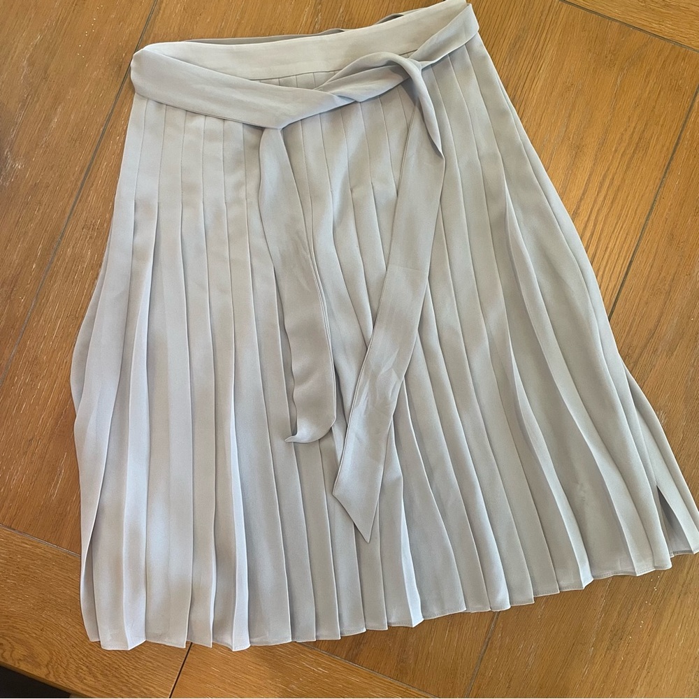 Ann Taylor Pleated Gray Skirt, Size 0
